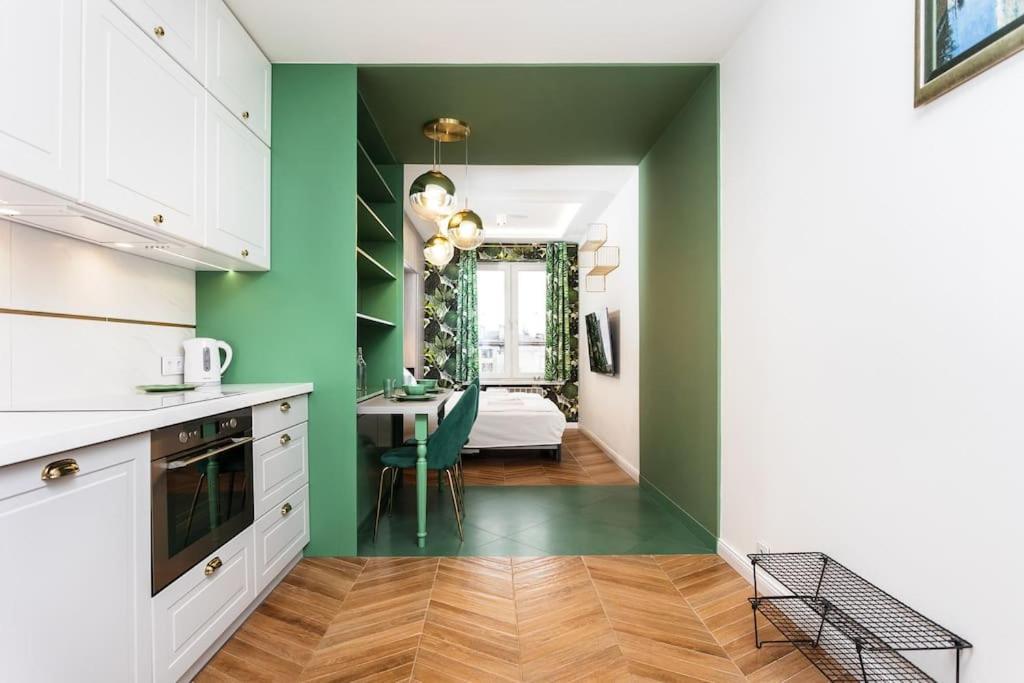 Verdant Oasis - Old Town Studio - By Upstairs Krakkó Kültér fotó